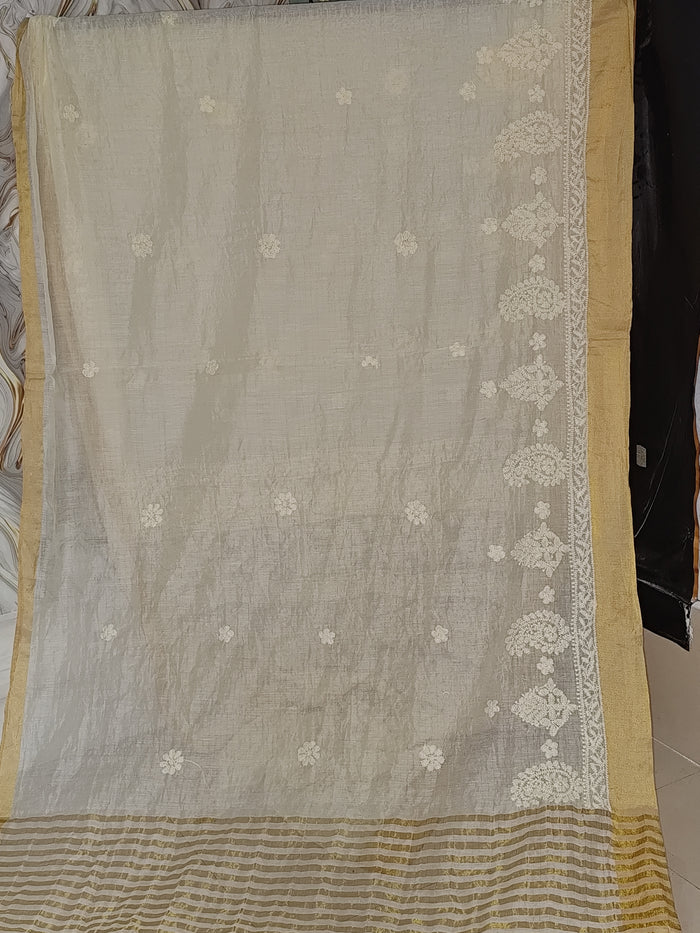 Lightweight, Chanderi weave in an elegant off-white/cream shade saree